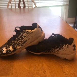 Under Armour low top boys baseball cleats